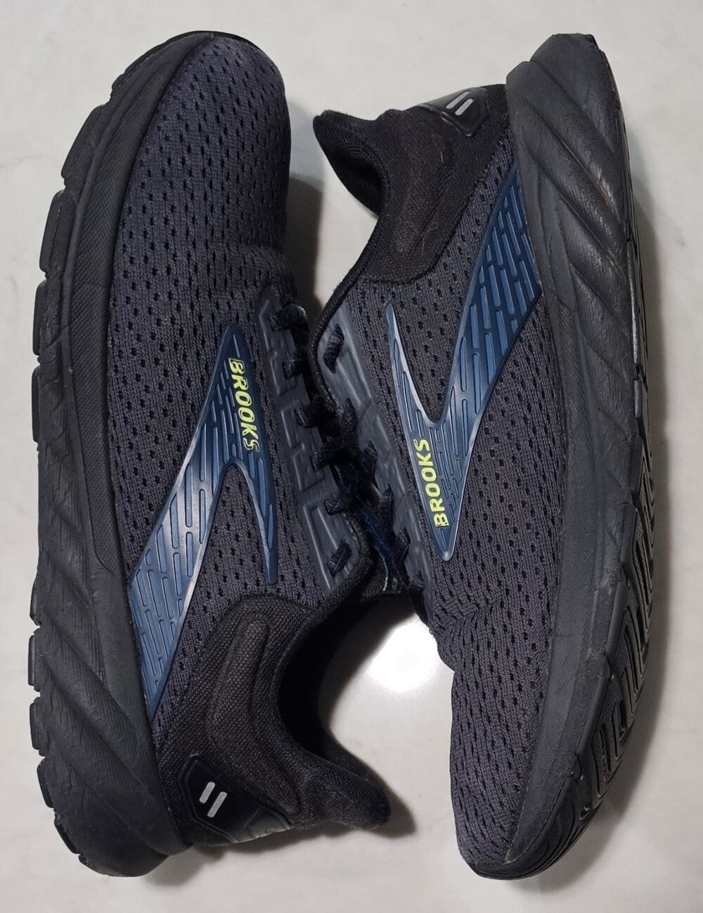 Brooks Anthem 6 Men's Size 9 Black Blue 1104141D006 Running Shoes Used